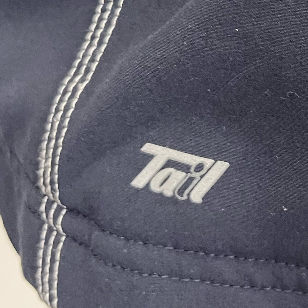 Tail Dark Navy Lightweight Athleisure Vest, Size Small - Picture 5 of 9